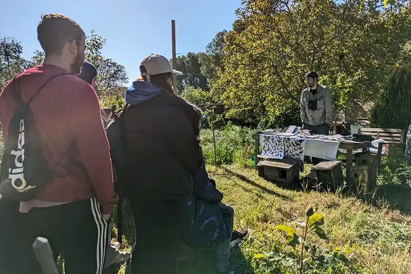 Actividad de educación ambiental para grupo de jóvenes.